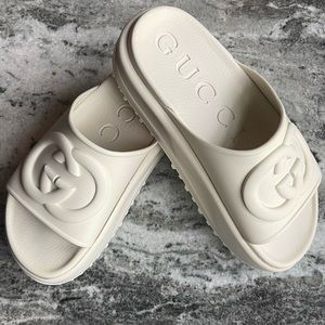 GUCCI Rubber Women's Slide Sandal with Interlocking G